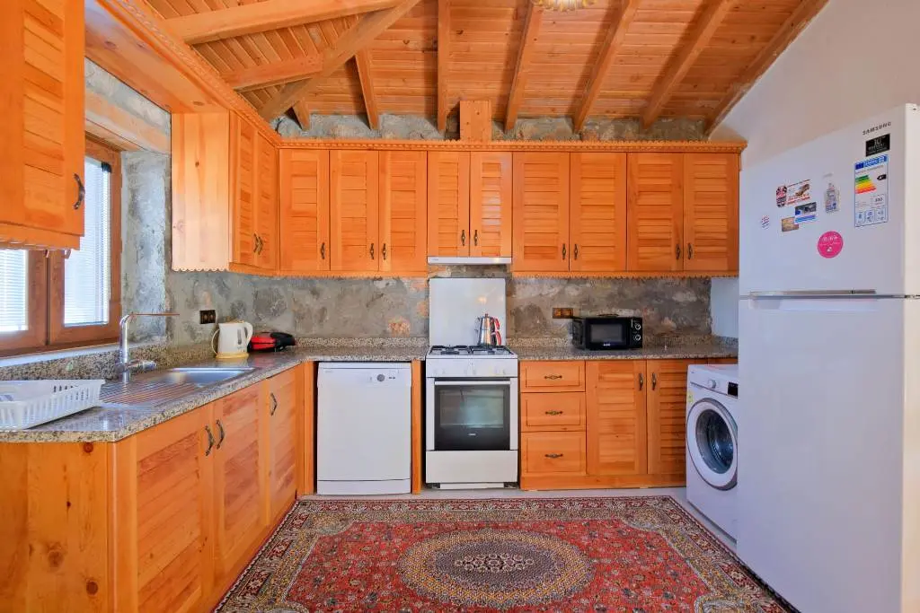 Fitted kitchen